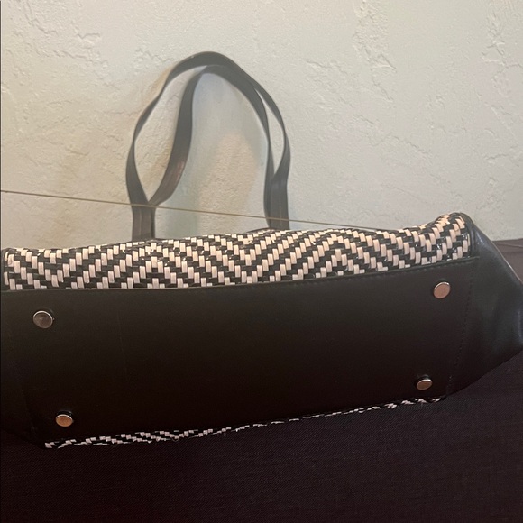 #0961+ Ashbury Woven Strip Black & White Chevron Tote Bag - Picture 7 of 13